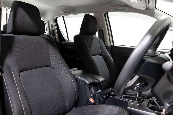 2020 Toyota Hilux SR GUN126R 4X4