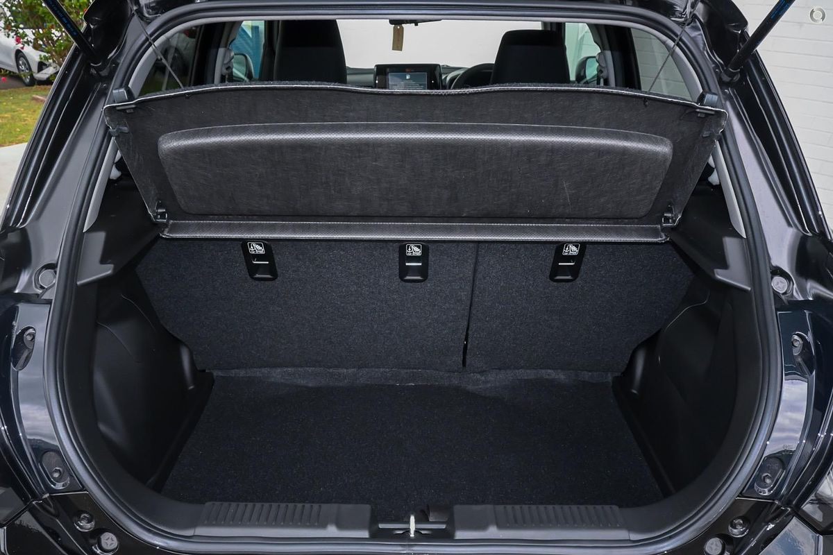 2025 Suzuki Swift Hybrid Plus UZ