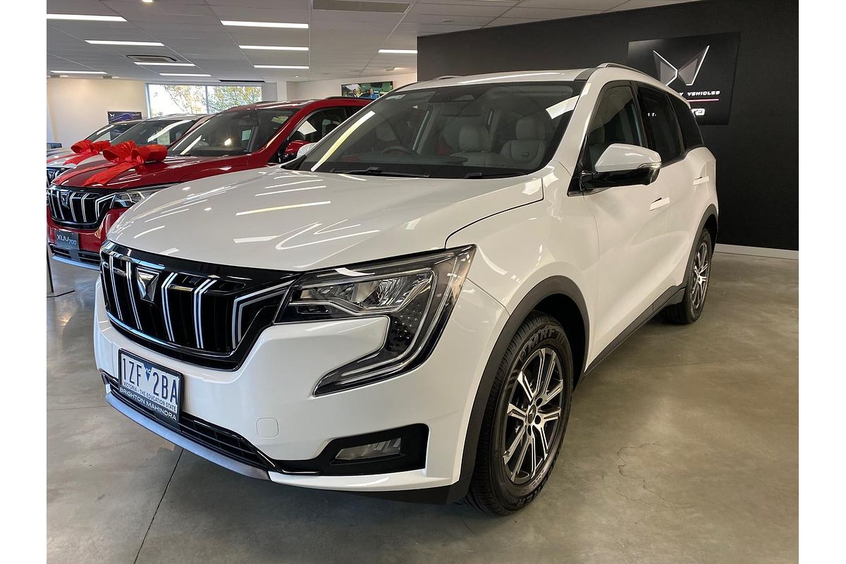2023 Mahindra XUV700 AX7L