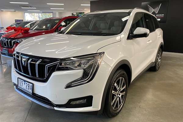 2023 Mahindra XUV700 AX7L