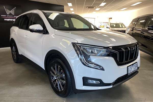 2023 Mahindra XUV700 AX7L