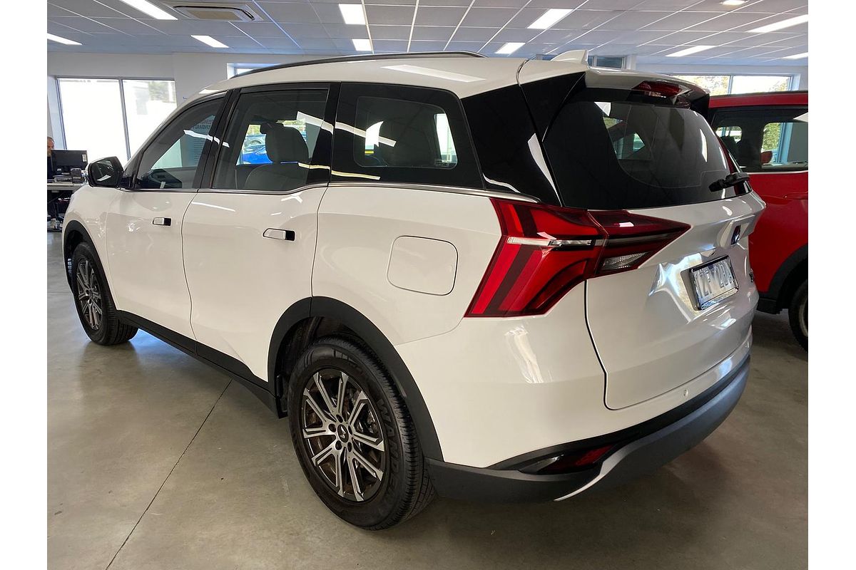 2023 Mahindra XUV700 AX7L
