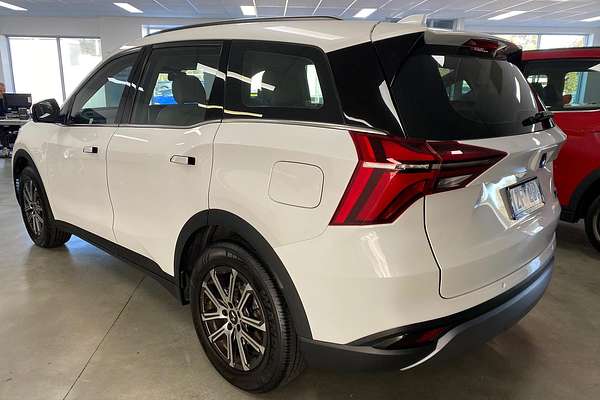 2023 Mahindra XUV700 AX7L