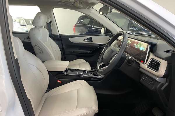 2023 Mahindra XUV700 AX7L