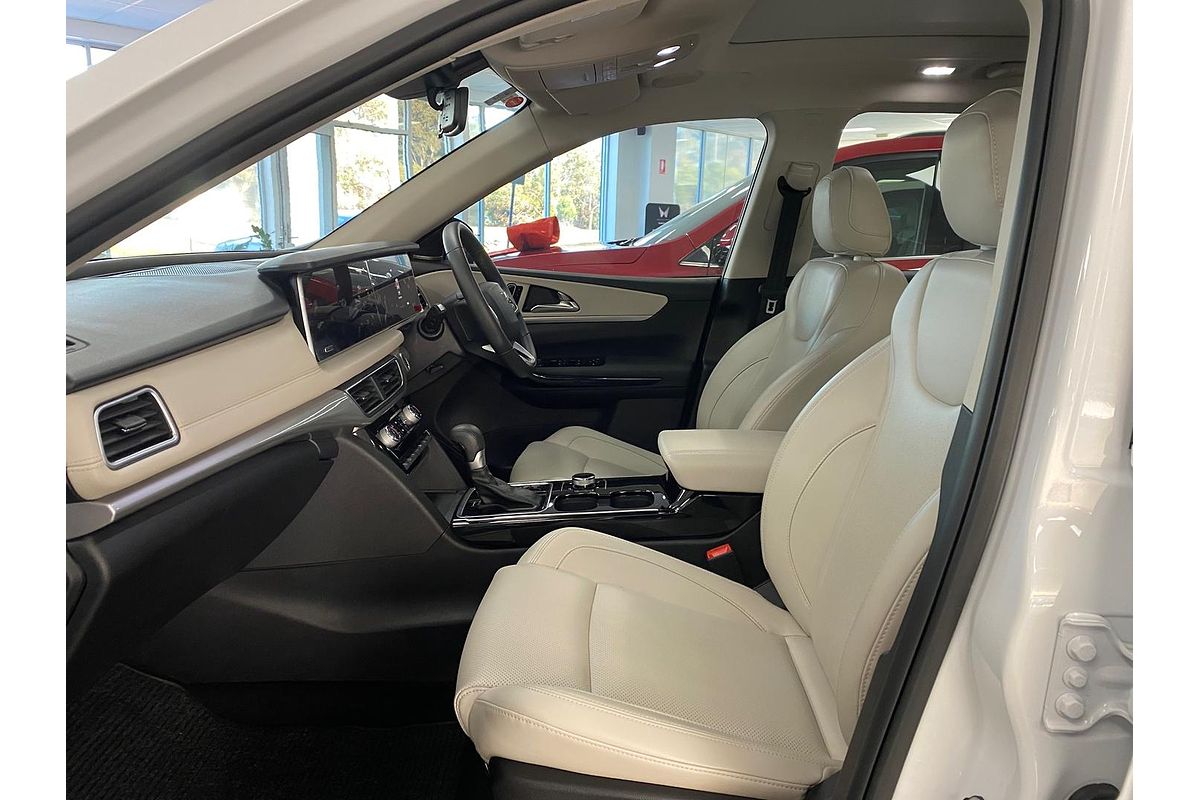2023 Mahindra XUV700 AX7L