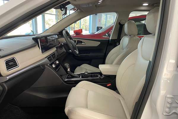 2023 Mahindra XUV700 AX7L