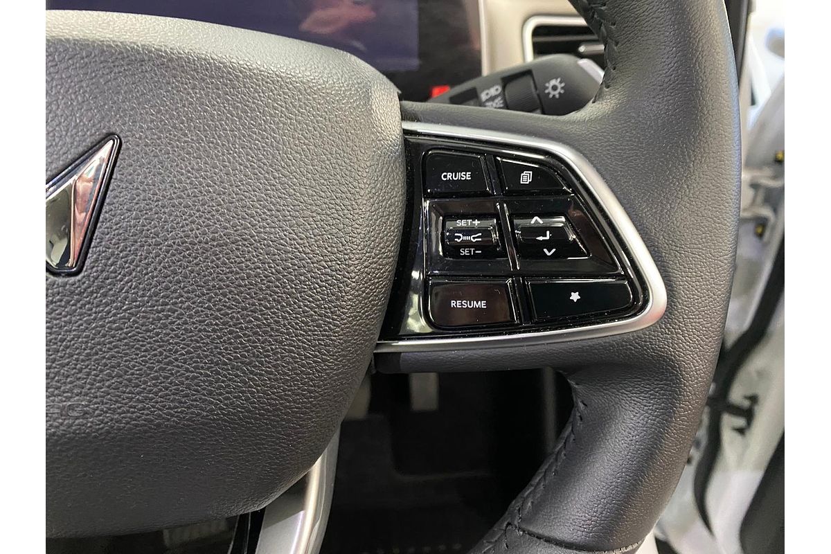 2023 Mahindra XUV700 AX7L