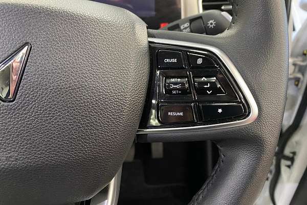2023 Mahindra XUV700 AX7L