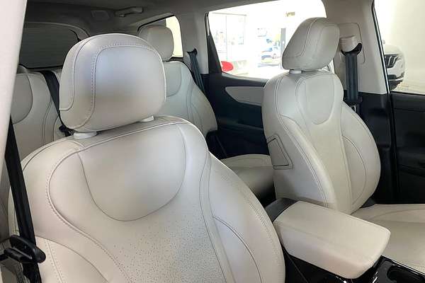 2023 Mahindra XUV700 AX7L