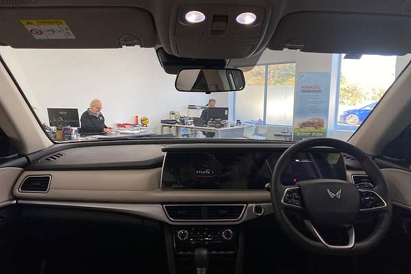 2023 Mahindra XUV700 AX7L