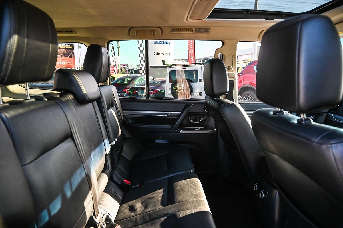 2017 Mitsubishi Pajero Exceed NX