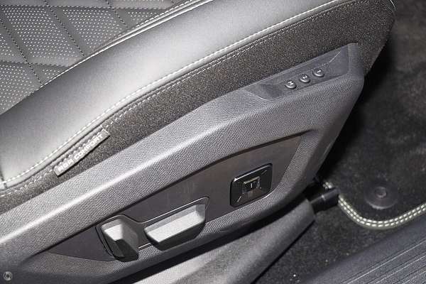 2024 Peugeot 3008 GT Premium Hybrid P64