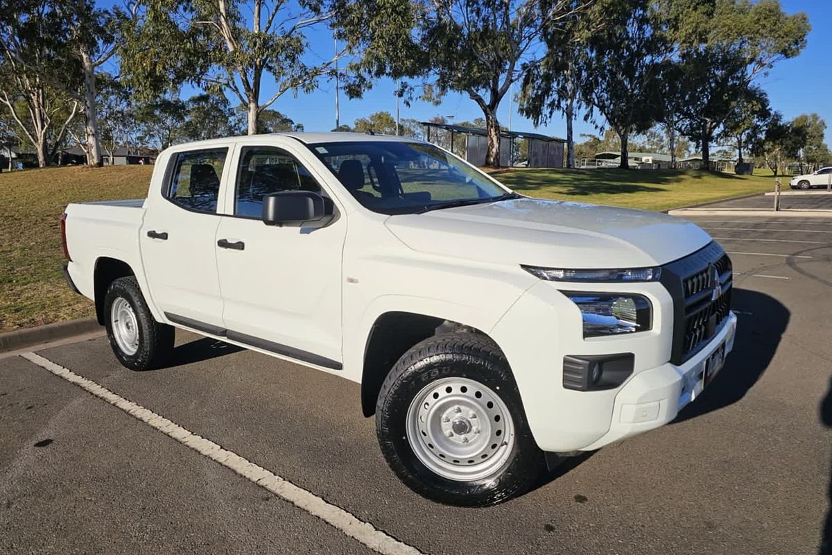 2024 Mitsubishi Triton GLX MV 4X4