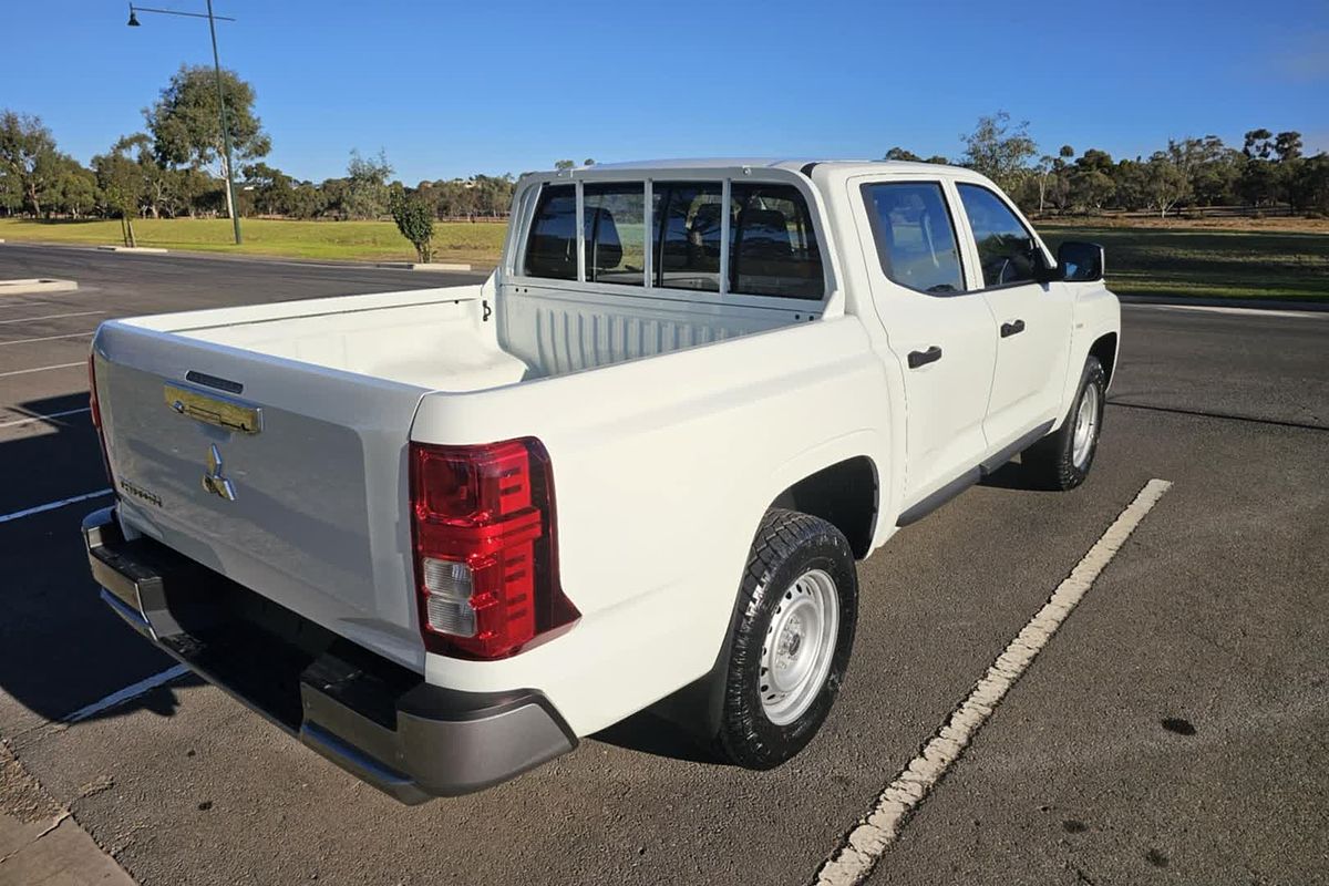 2024 Mitsubishi Triton GLX MV 4X4
