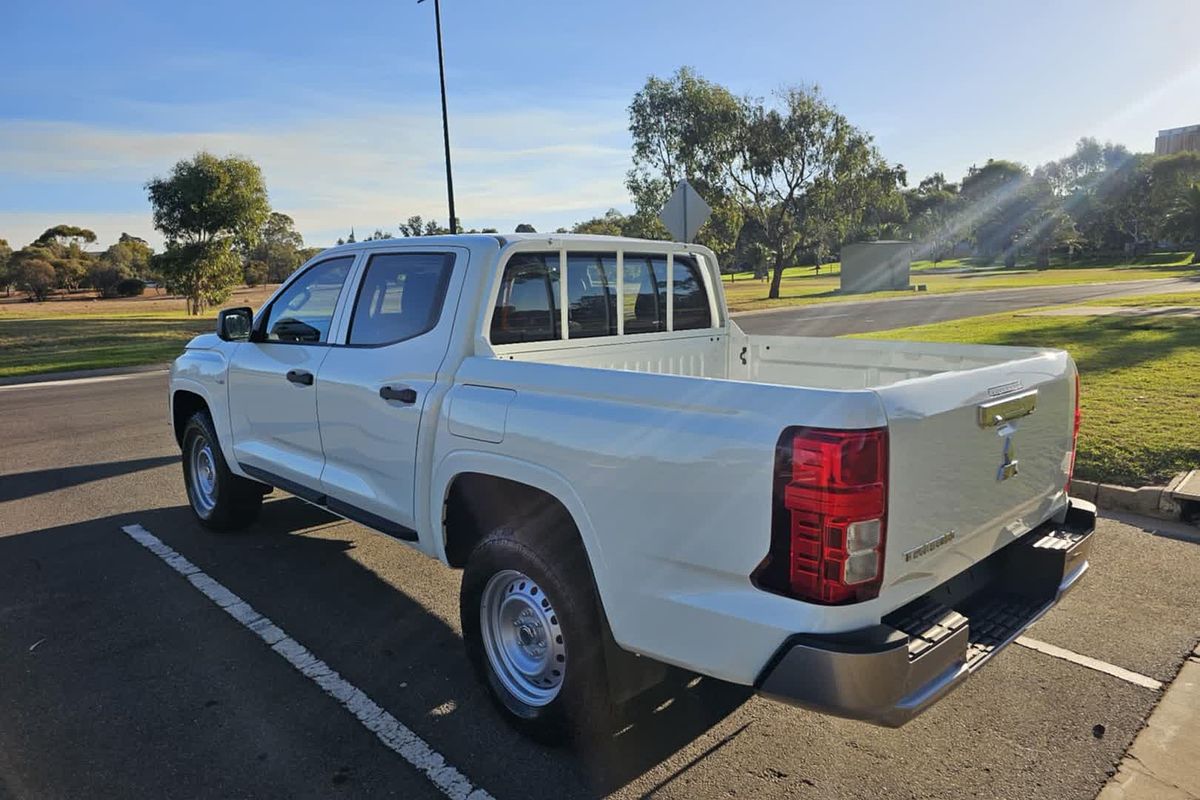 2024 Mitsubishi Triton GLX MV 4X4