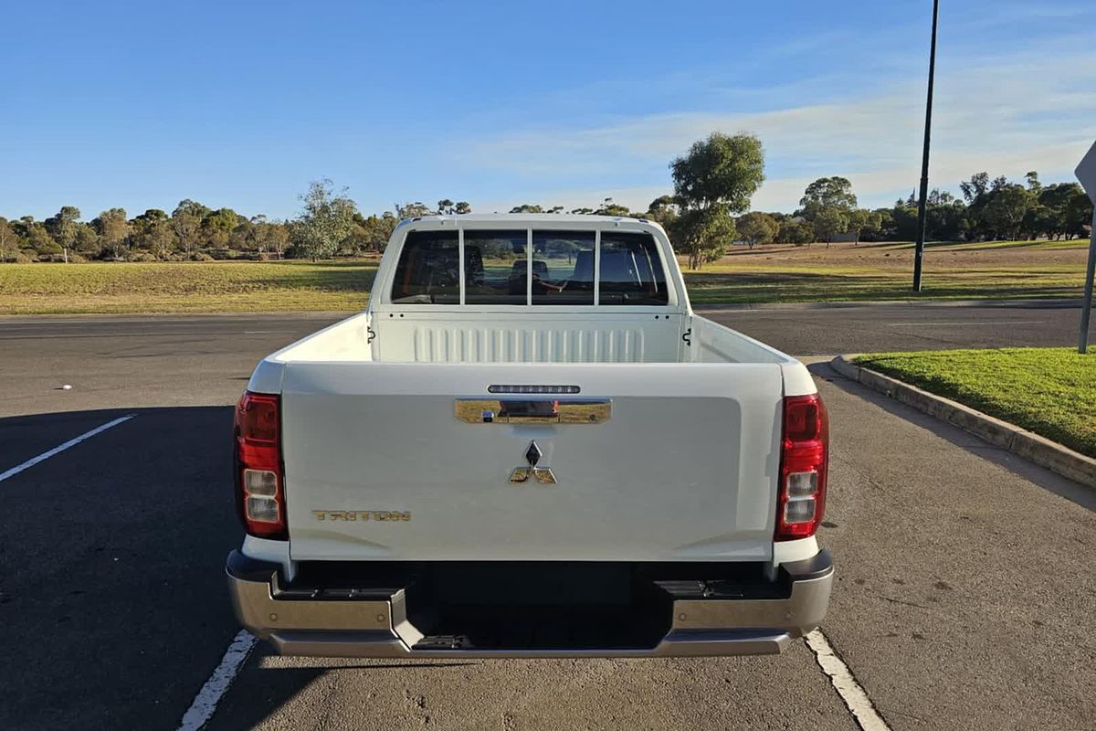 2024 Mitsubishi Triton GLX MV 4X4