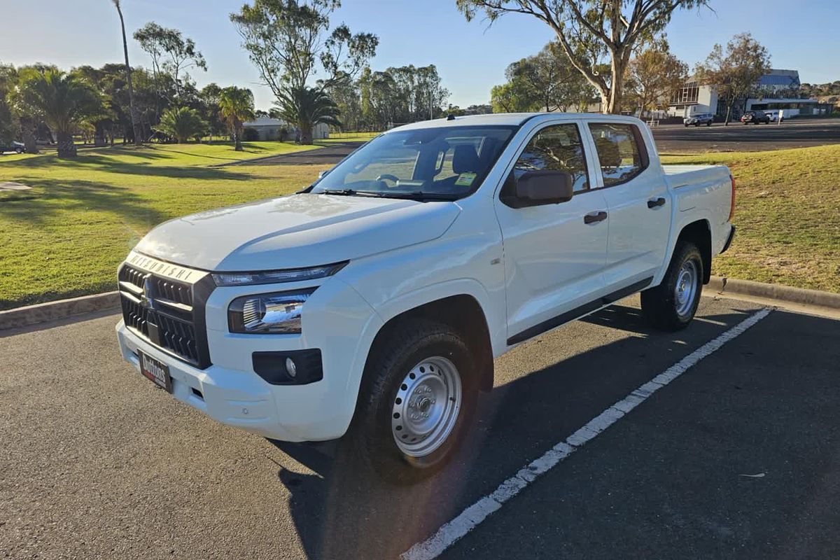 2024 Mitsubishi Triton GLX MV 4X4