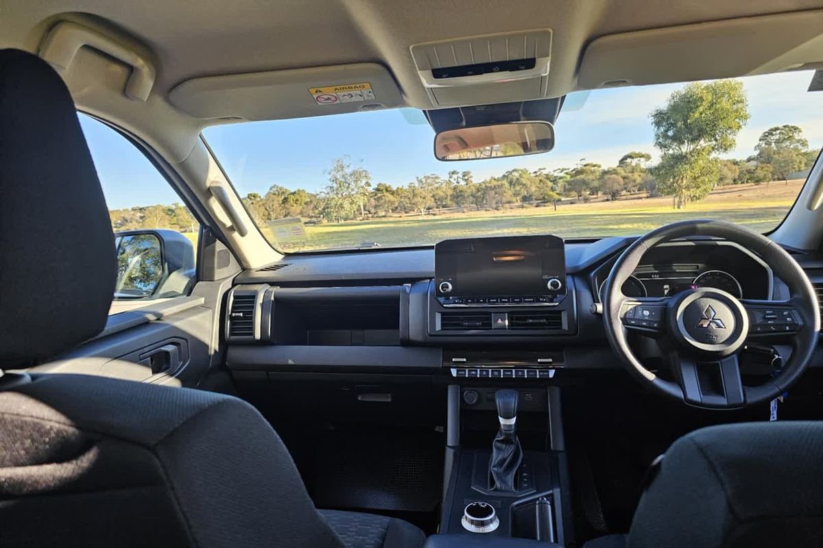 2024 Mitsubishi Triton GLX MV 4X4