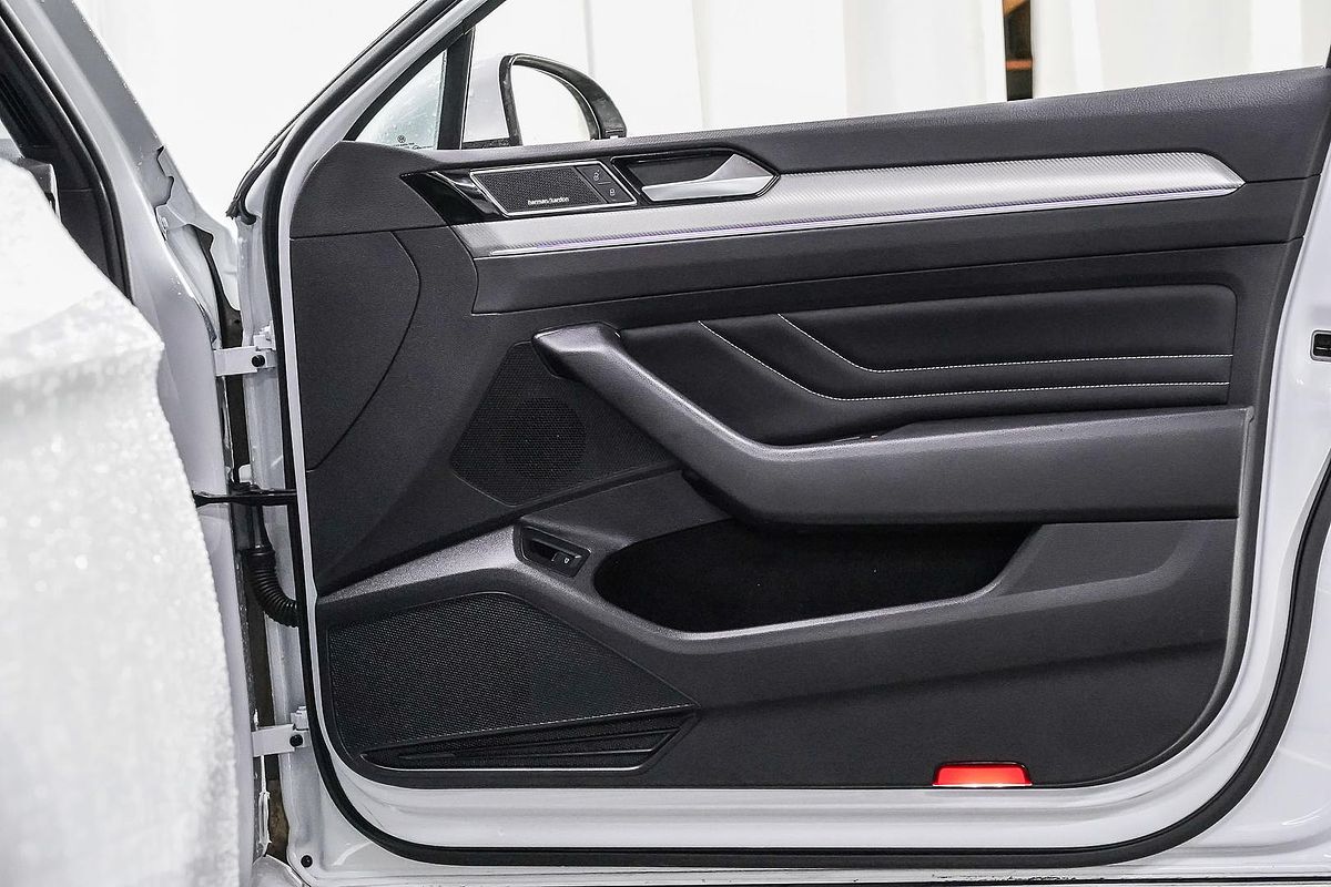 2023 Volkswagen Passat 206TSI R-Line B8