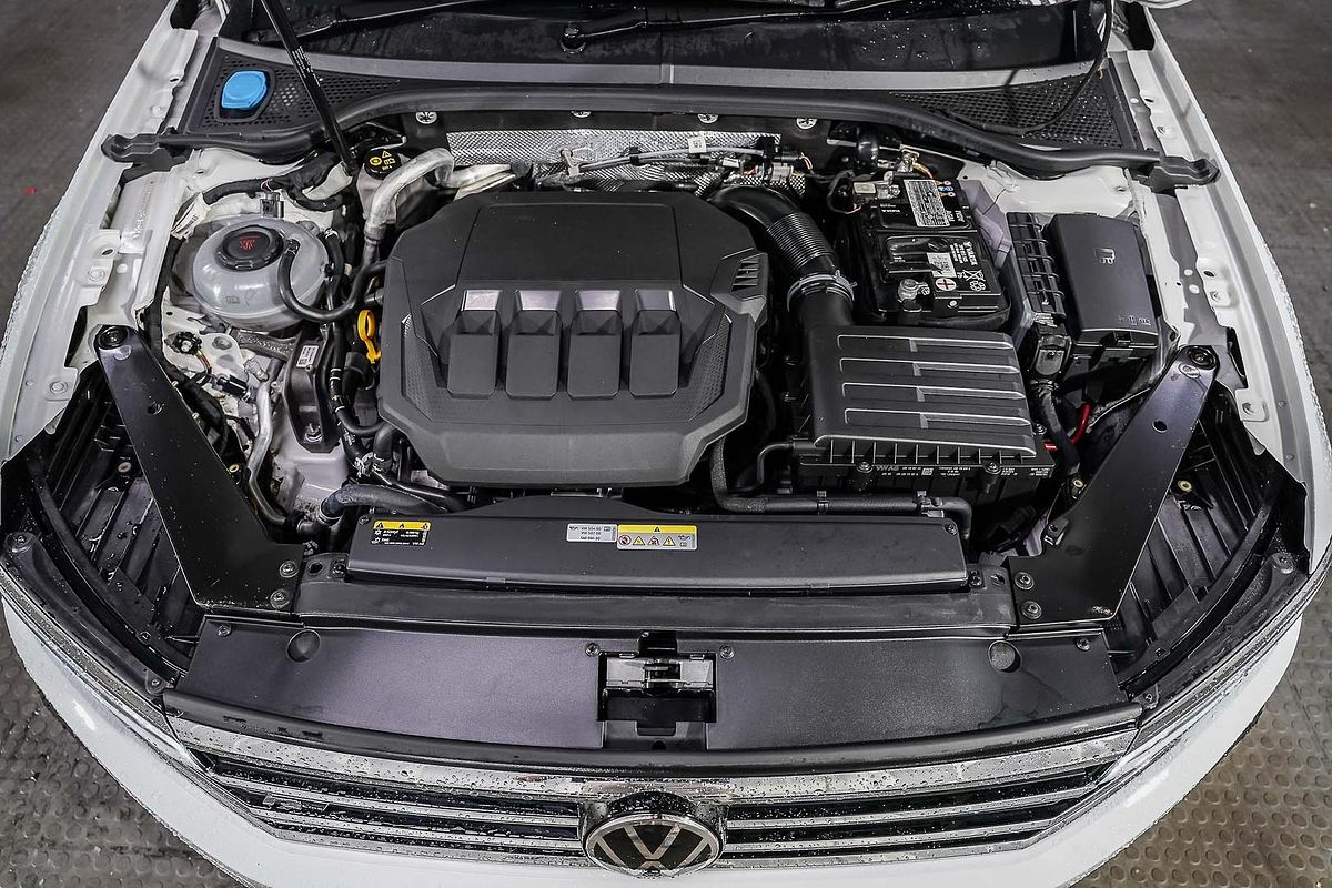 2023 Volkswagen Passat 206TSI R-Line B8