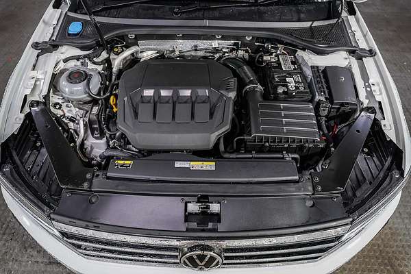 2023 Volkswagen Passat 206TSI R-Line B8