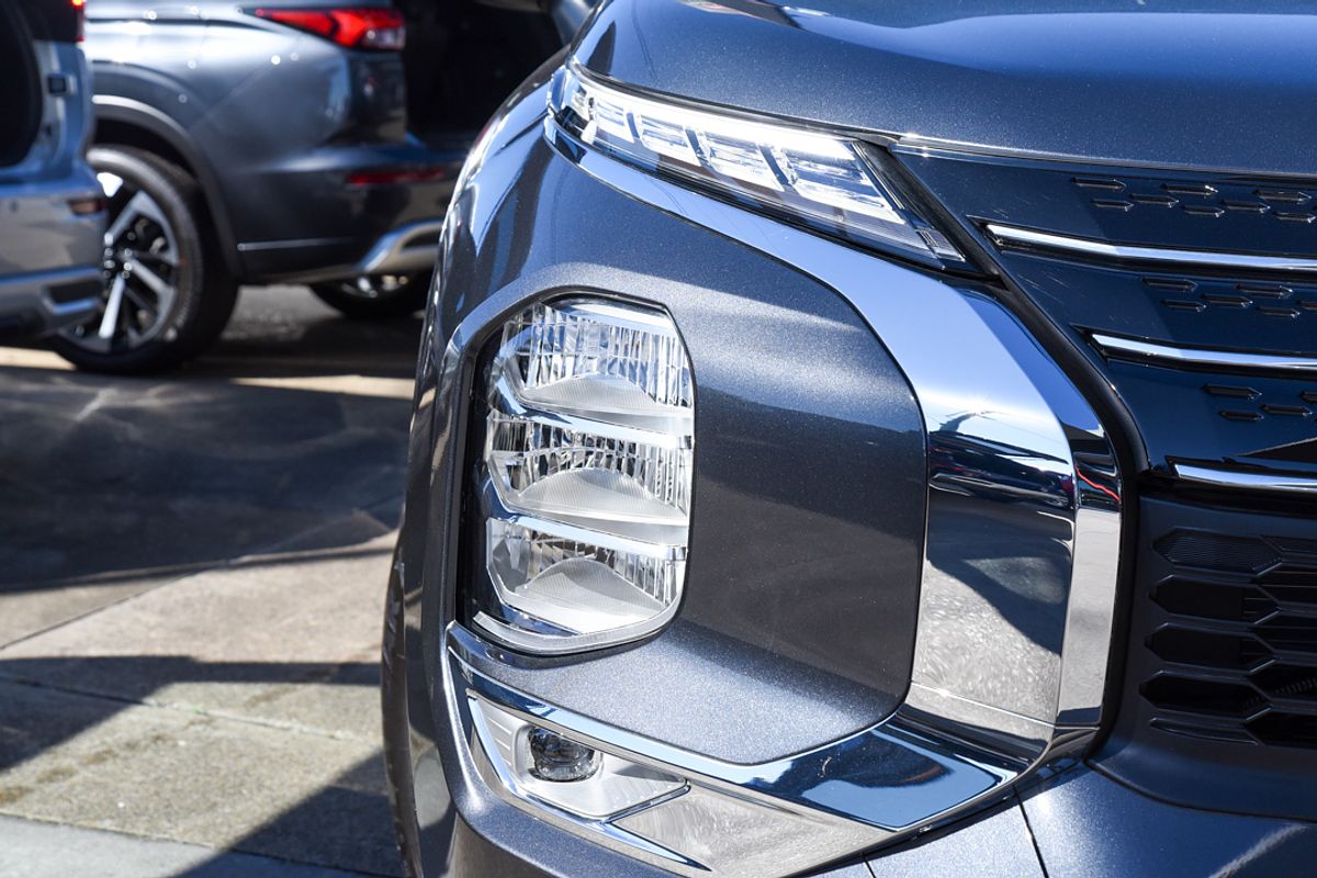 2024 Mitsubishi Outlander LS ZM