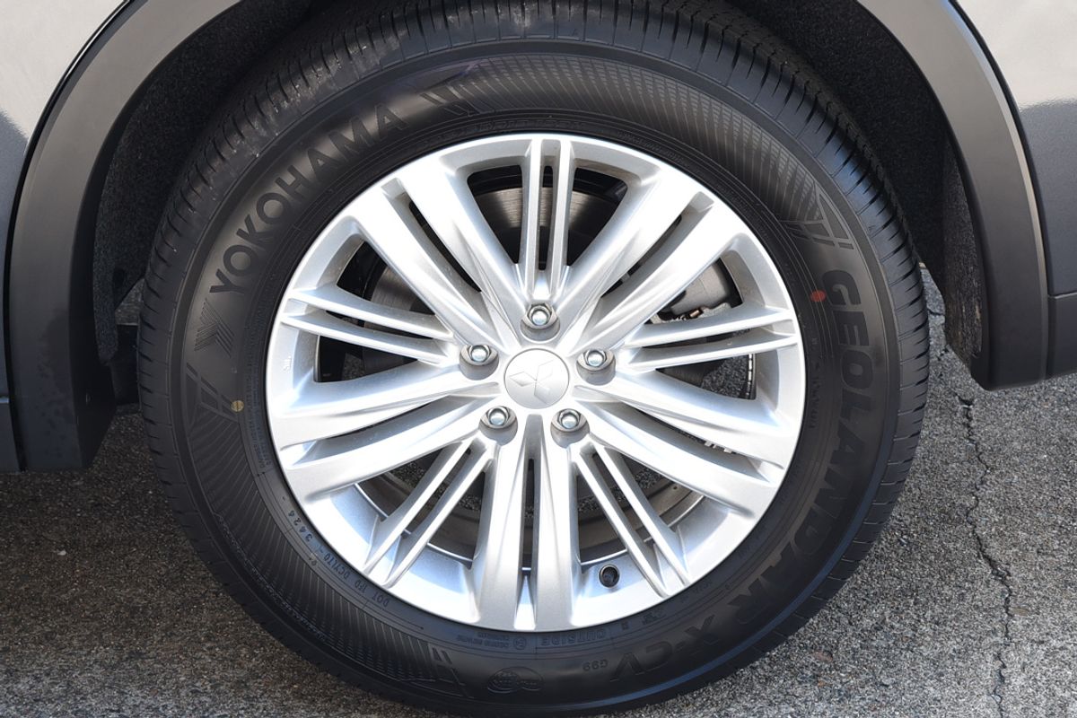 2024 Mitsubishi Outlander LS ZM