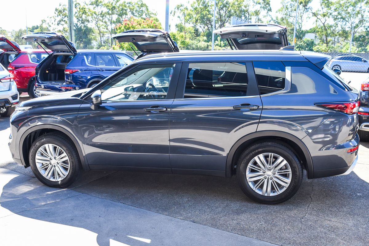 2024 Mitsubishi Outlander LS ZM
