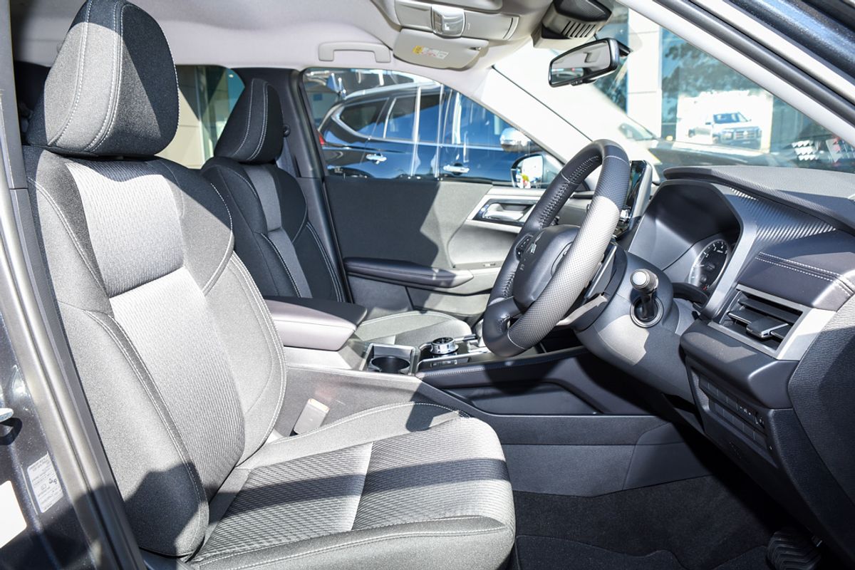2024 Mitsubishi Outlander LS ZM