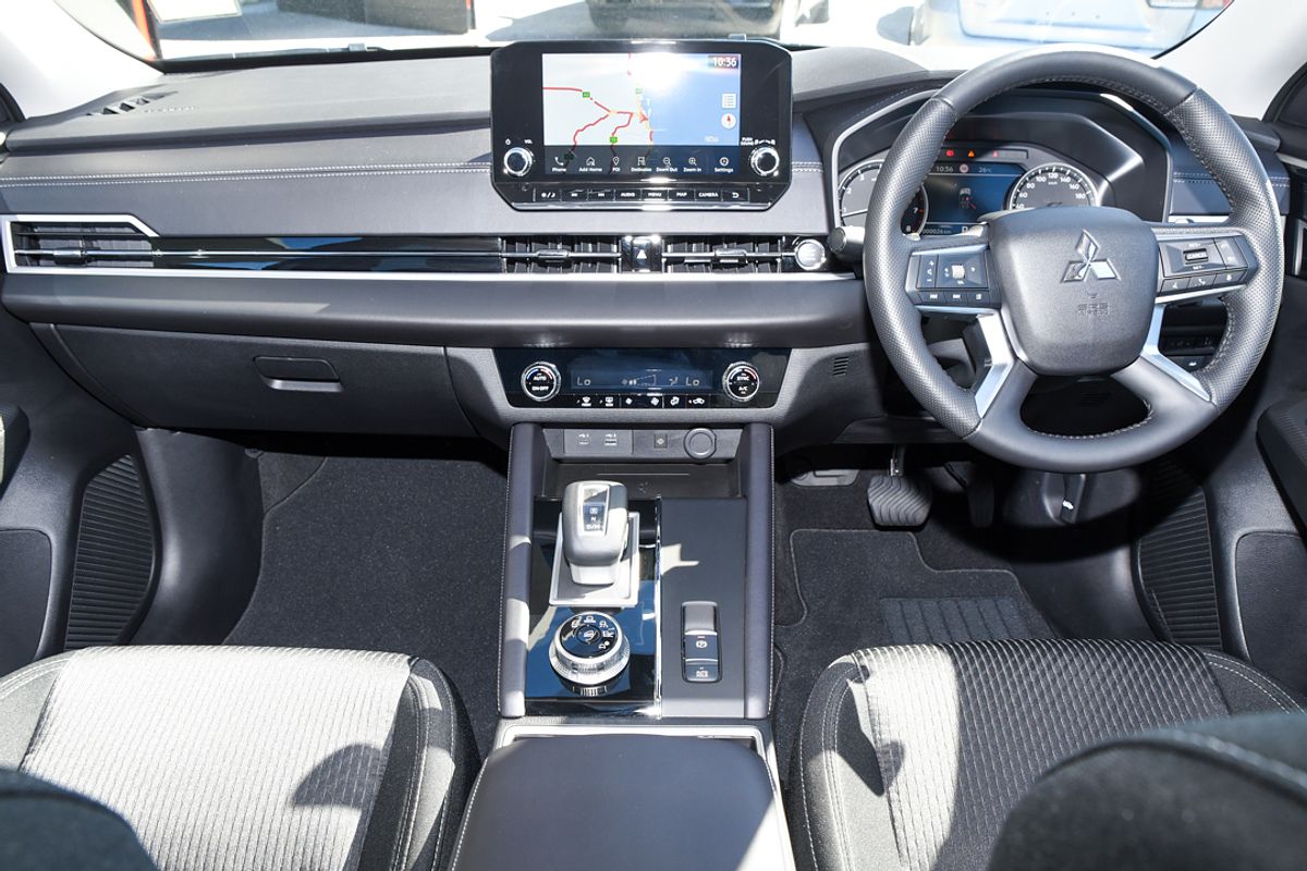 2024 Mitsubishi Outlander LS ZM