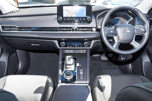 2024 Mitsubishi Outlander LS ZM