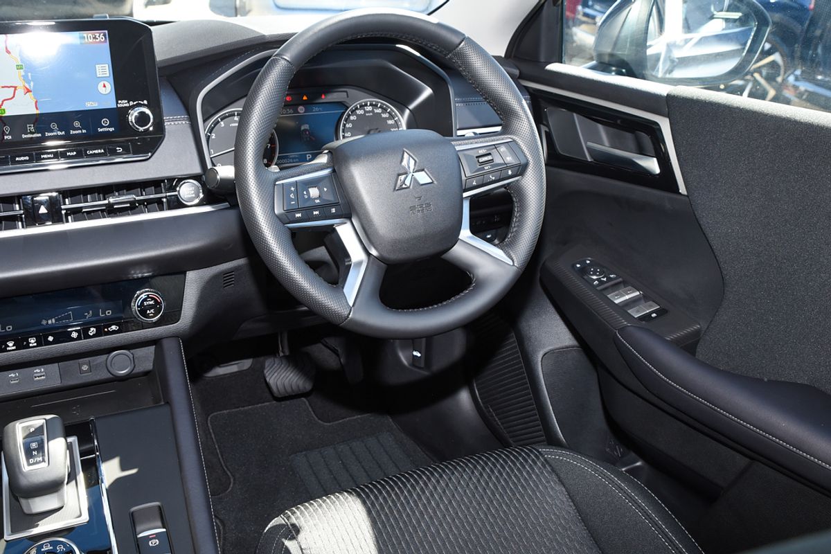 2024 Mitsubishi Outlander LS ZM