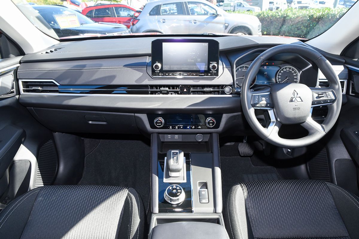2024 Mitsubishi Outlander ES ZM