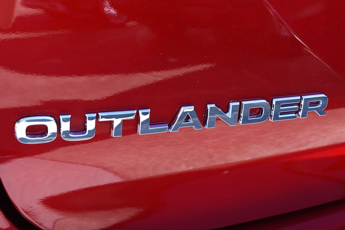 2024 Mitsubishi Outlander ES ZM
