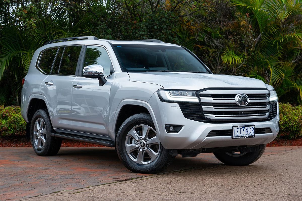 2024 Toyota Landcruiser Sahara FJA300R