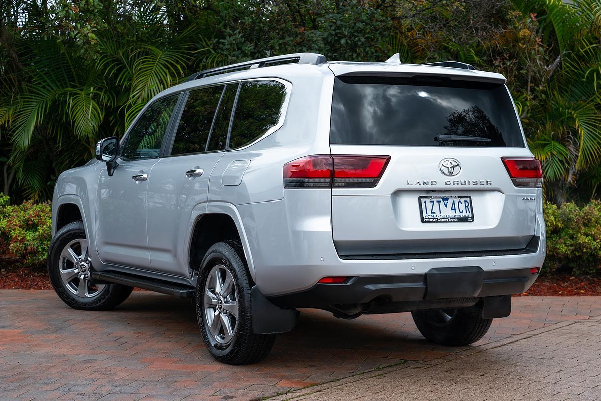 2024 Toyota Landcruiser Sahara FJA300R