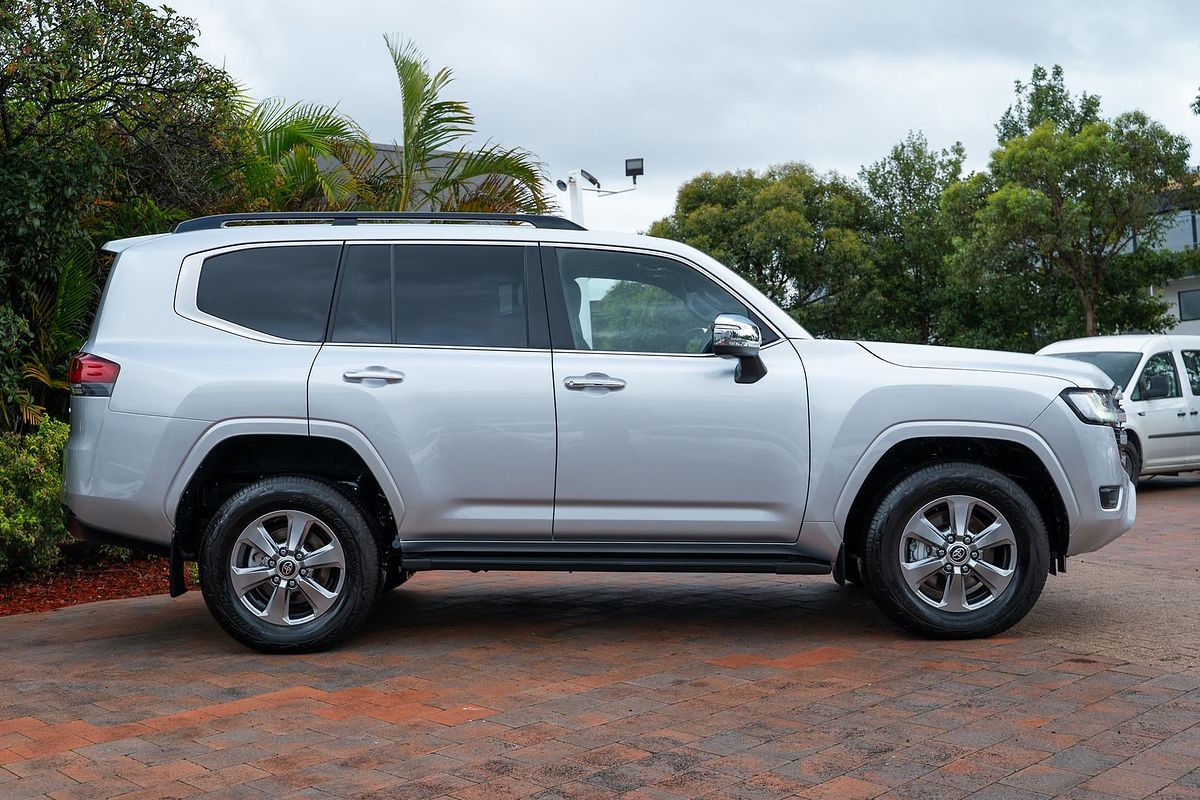 2024 Toyota Landcruiser Sahara FJA300R