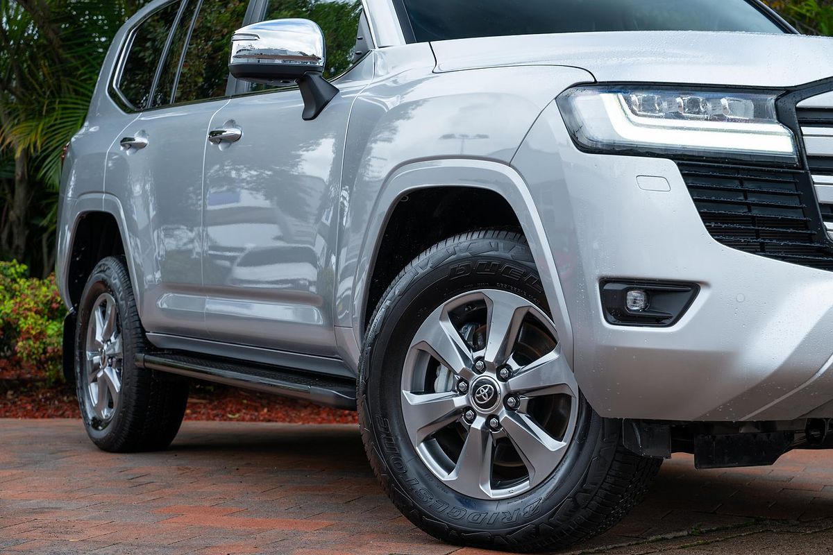 2024 Toyota Landcruiser Sahara FJA300R