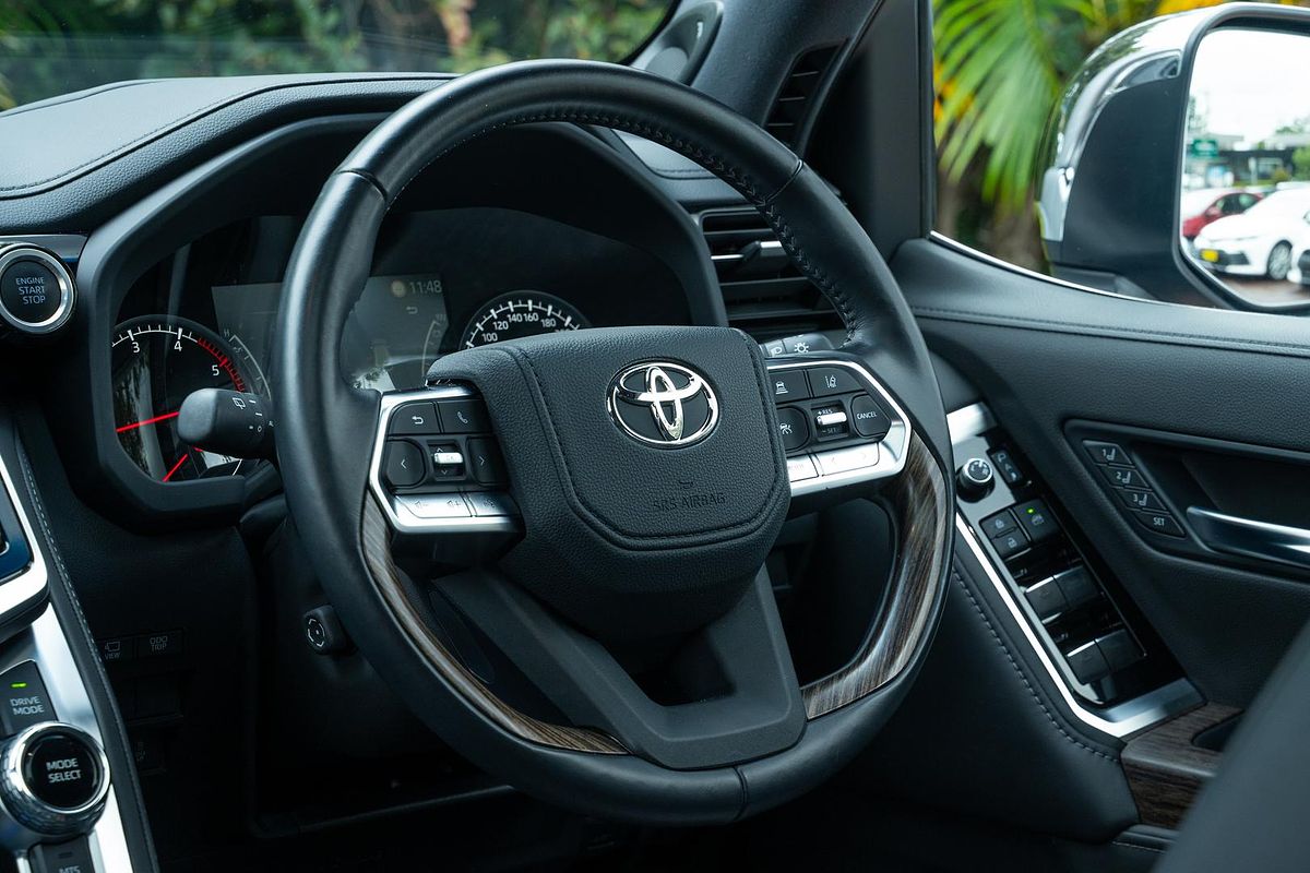 2024 Toyota Landcruiser Sahara FJA300R