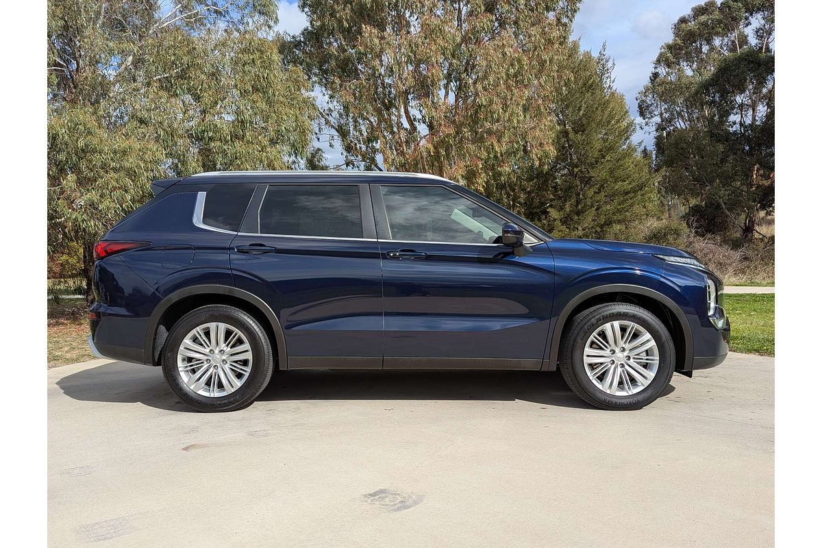 2022 Mitsubishi Outlander LS ZM
