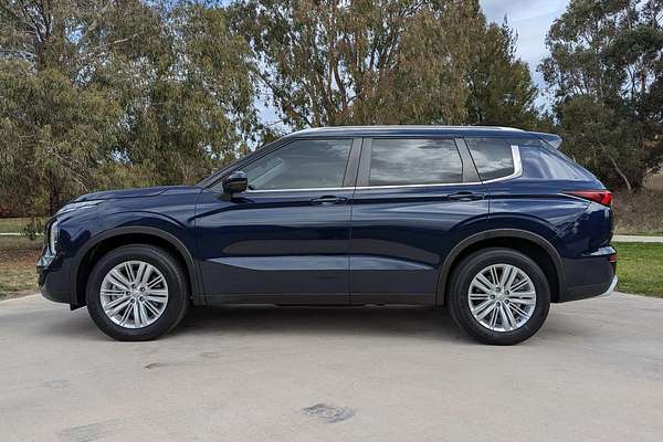 2022 Mitsubishi Outlander LS ZM