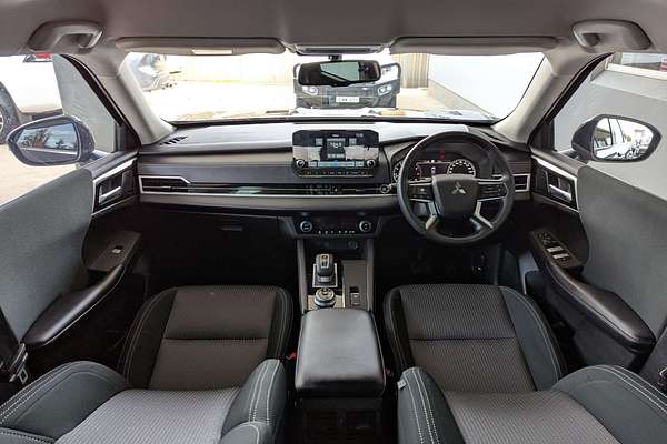 2022 Mitsubishi Outlander LS ZM