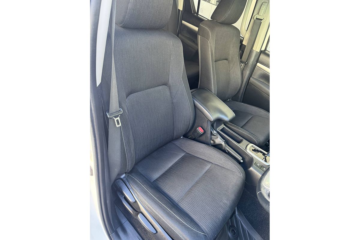 2019 Toyota HILUX SR5 DUAL CAB GUN126R