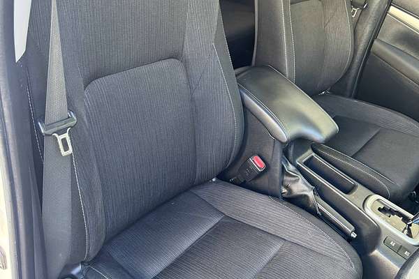 2019 Toyota HILUX SR5 DUAL CAB GUN126R