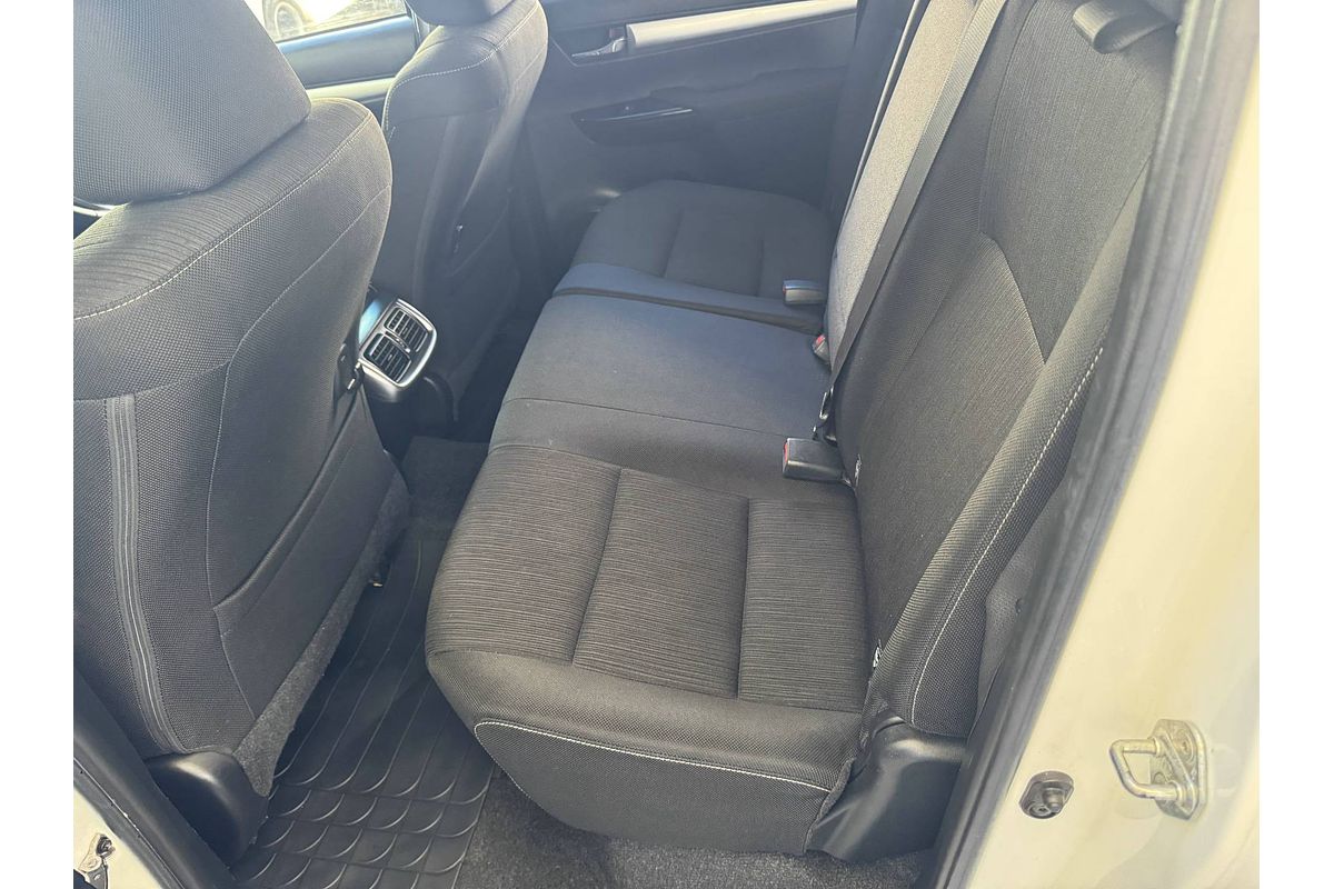 2019 Toyota HILUX SR5 DUAL CAB GUN126R