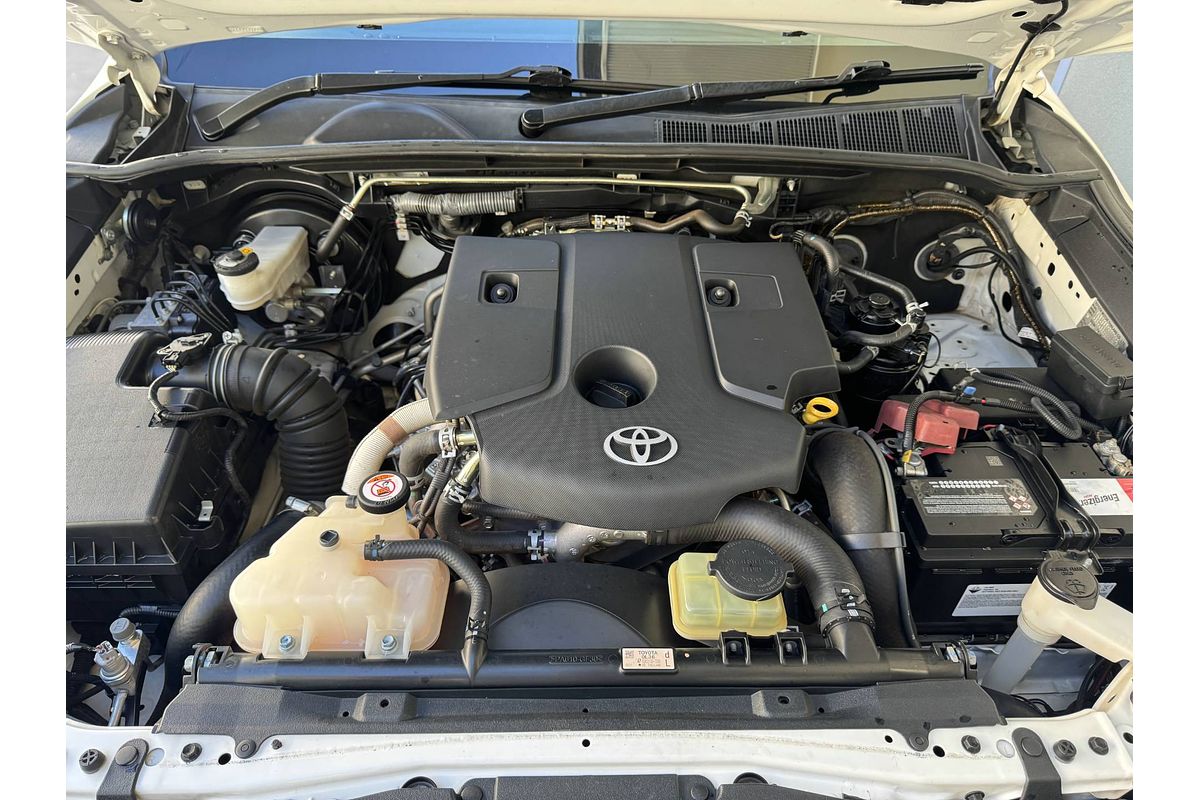 2019 Toyota HILUX SR5 DUAL CAB GUN126R
