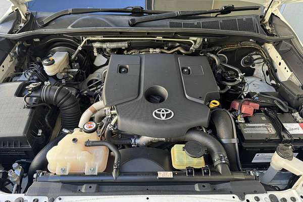 2019 Toyota HILUX SR5 DUAL CAB GUN126R