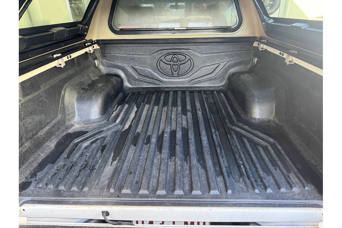 2019 Toyota HILUX SR5 DUAL CAB GUN126R
