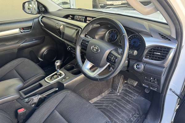 2019 Toyota HILUX SR5 DUAL CAB GUN126R
