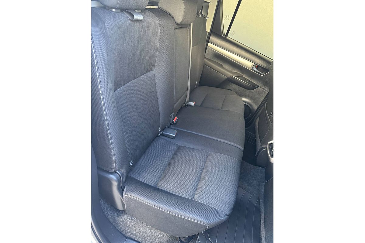 2019 Toyota HILUX SR5 DUAL CAB GUN126R